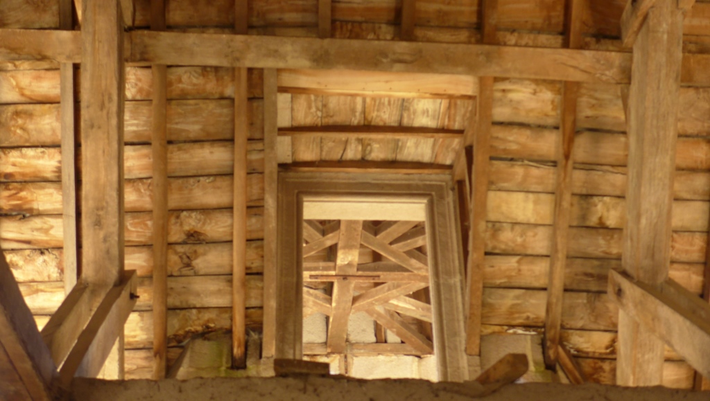 window openings that indicate that a second floor was intended